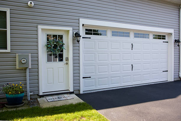 24/7 Emergency Garage Door Panel Replacement experts in Mount Vista, WA